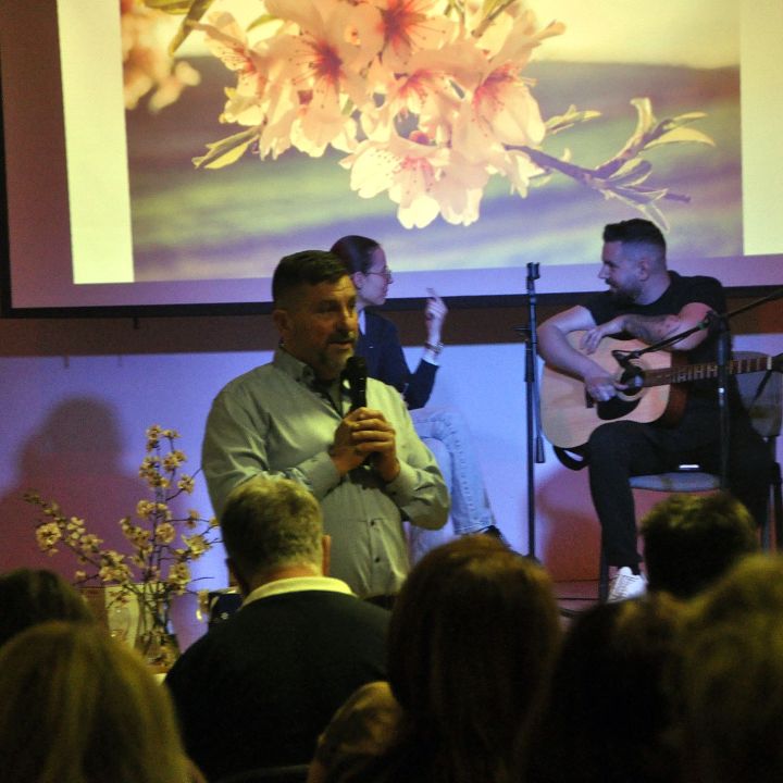 Akali Bor Napja Mandulavirágzáskor 2026