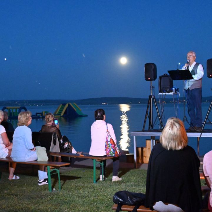 Dalok a telihold fényében