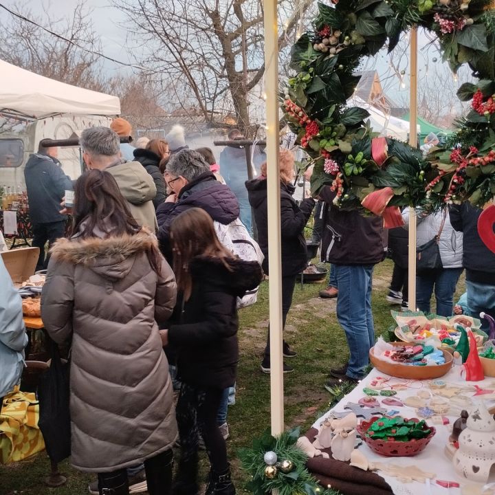 Adventi nyitott udvar