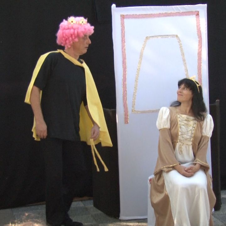 A BÉKAKIRÁLY