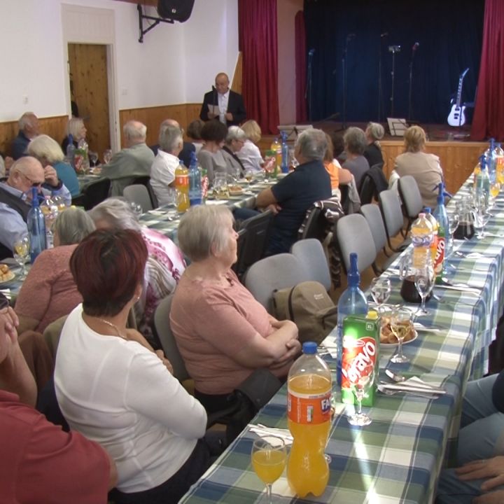 IDŐSEK KÖSZÖNTÉSE
